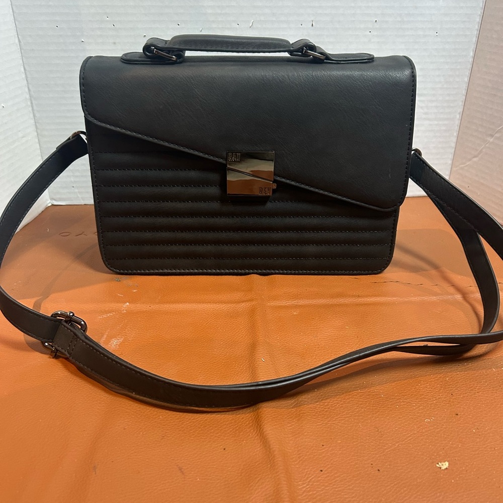 Rad Rev Edgy Crossbody - matte black